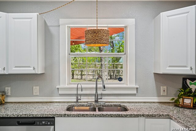 Image 16 of 39 For 339 Future Dr