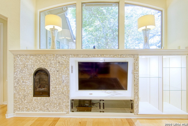 Listing photo id 8 for 3607 Rustling Oaks