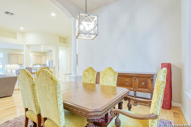 Listing photo id 10 for 3607 Rustling Oaks