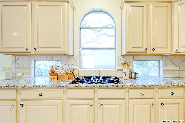 Listing photo id 12 for 3607 Rustling Oaks