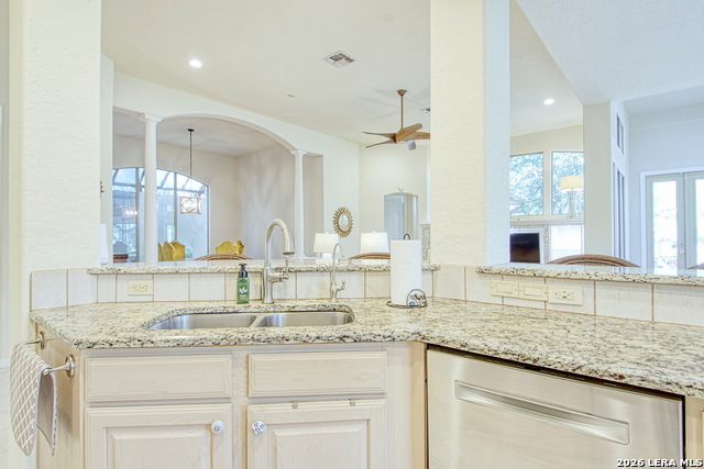 Listing photo id 13 for 3607 Rustling Oaks