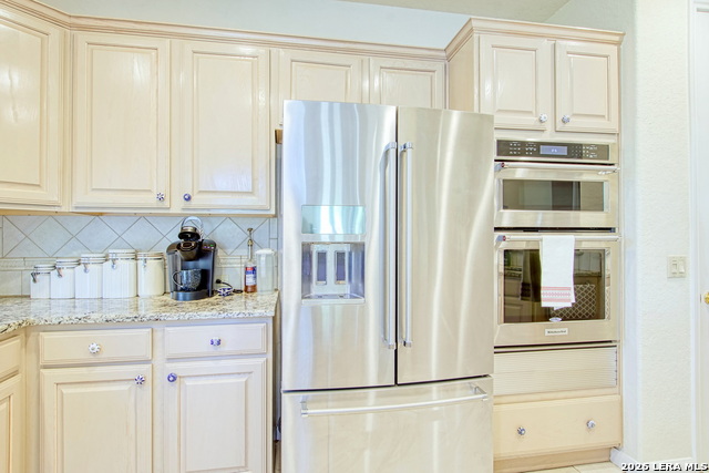 Listing photo id 14 for 3607 Rustling Oaks