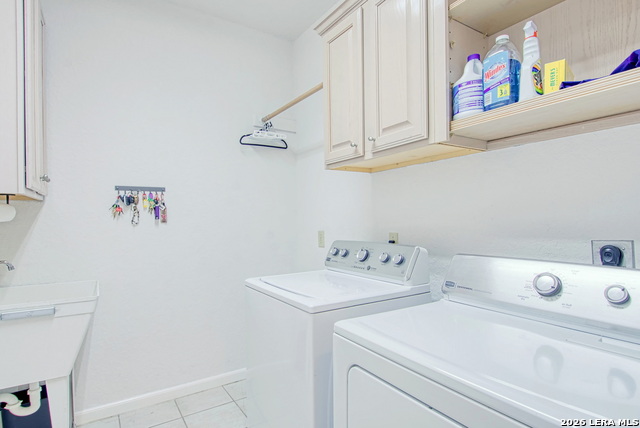 Listing photo id 18 for 3607 Rustling Oaks