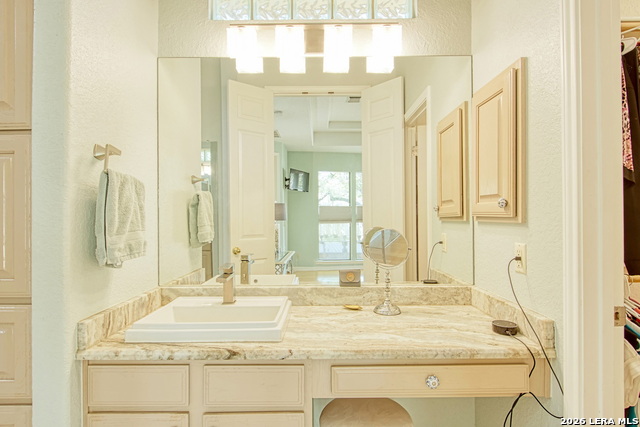 Listing photo id 22 for 3607 Rustling Oaks