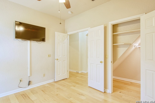 Listing photo id 29 for 3607 Rustling Oaks