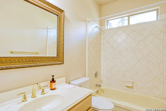 Listing photo id 30 for 3607 Rustling Oaks