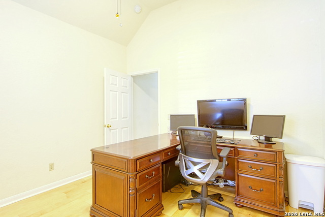 Listing photo id 32 for 3607 Rustling Oaks