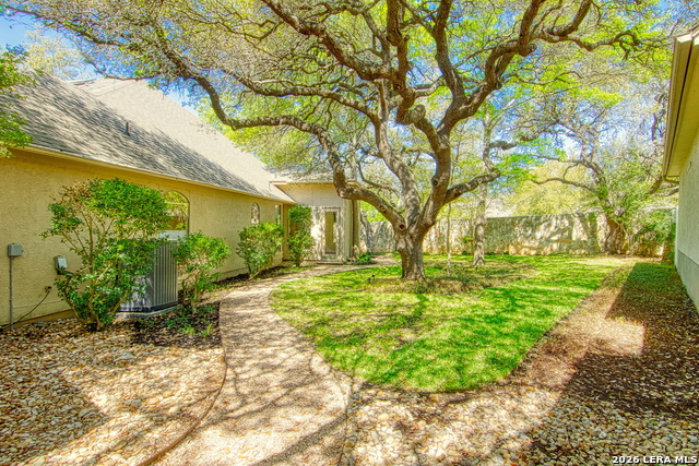Listing photo id 37 for 3607 Rustling Oaks