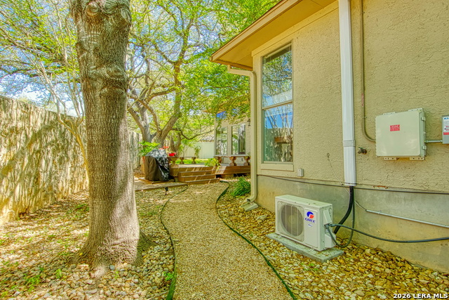 Listing photo id 38 for 3607 Rustling Oaks