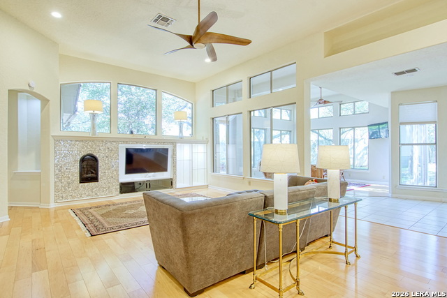 Listing photo id 5 for 3607 Rustling Oaks