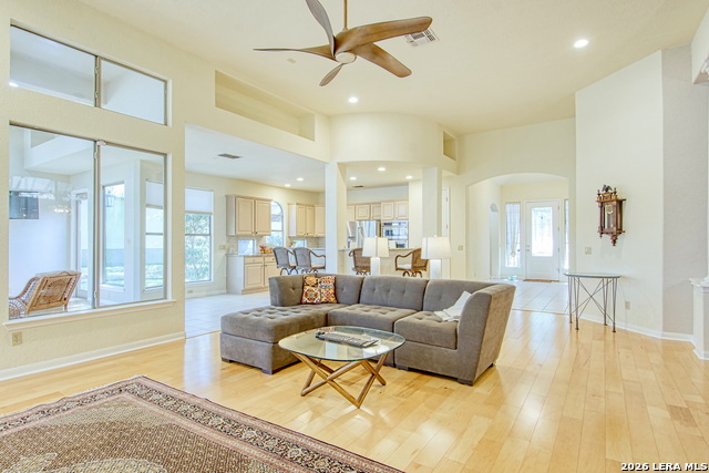 Listing photo id 6 for 3607 Rustling Oaks