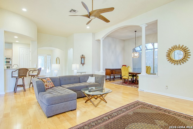 Listing photo id 7 for 3607 Rustling Oaks