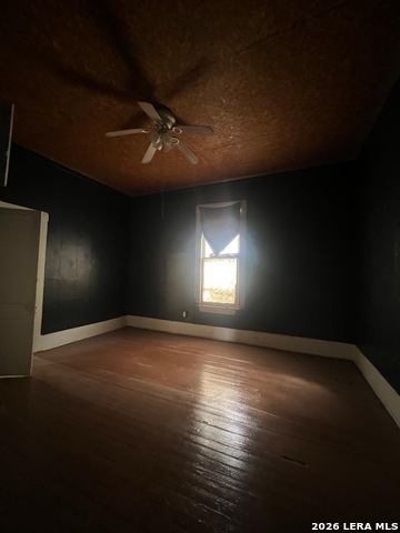 Image 15 of 25 For 221 Leigh  