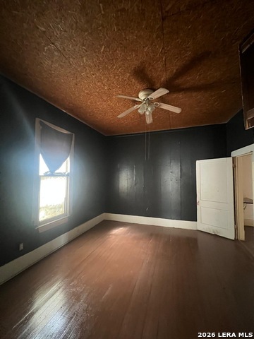 Image 16 of 25 For 221 Leigh  