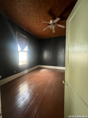 Image 17 of 25 For 221 Leigh  