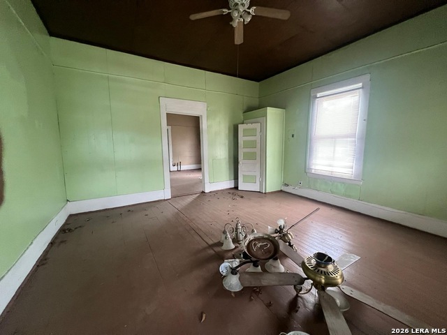 Image 19 of 25 For 221 Leigh  