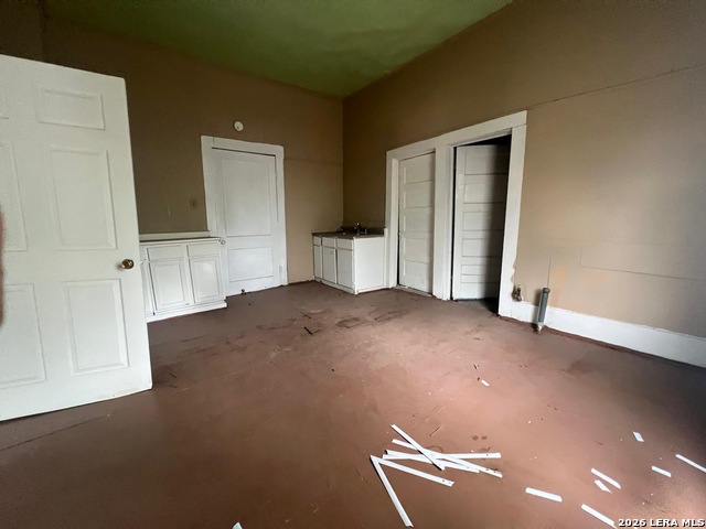 Image 4 of 25 For 221 Leigh  