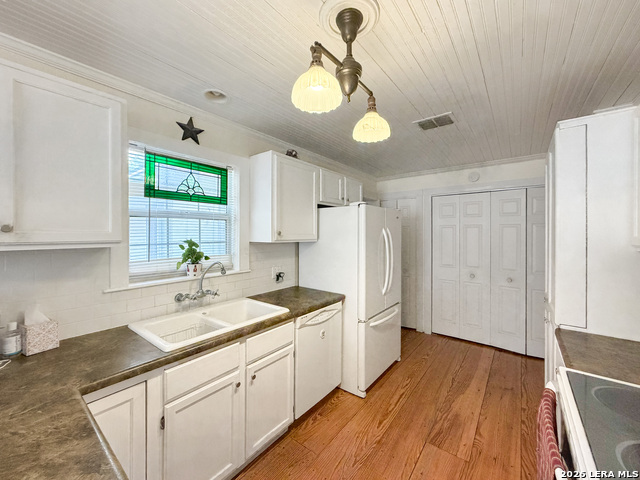 Image 10 of 39 For 462 Flatrock