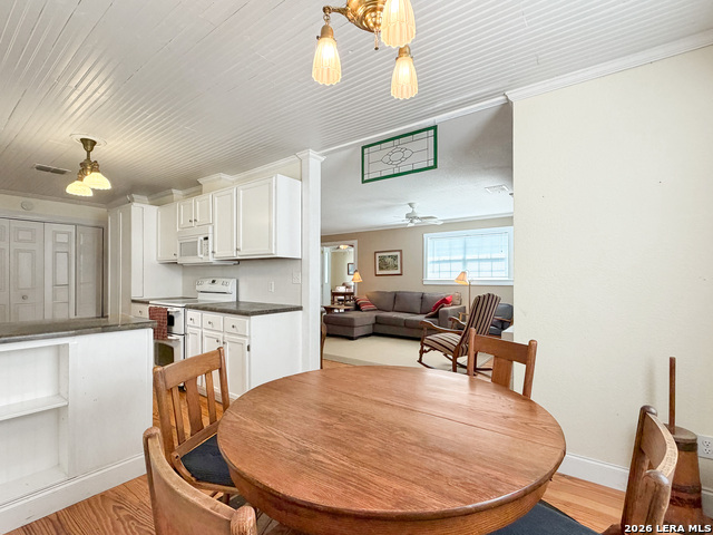 Image 12 of 39 For 462 Flatrock