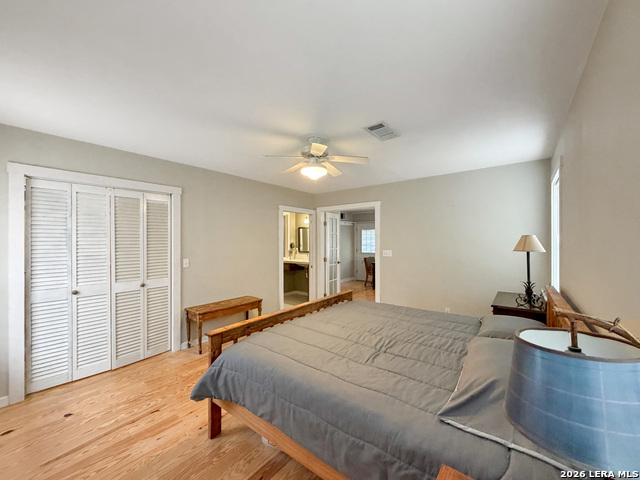 Image 22 of 39 For 462 Flatrock