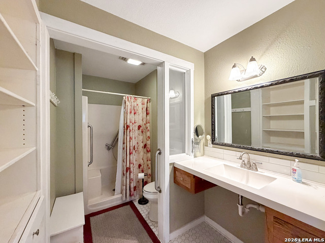 Image 24 of 39 For 462 Flatrock