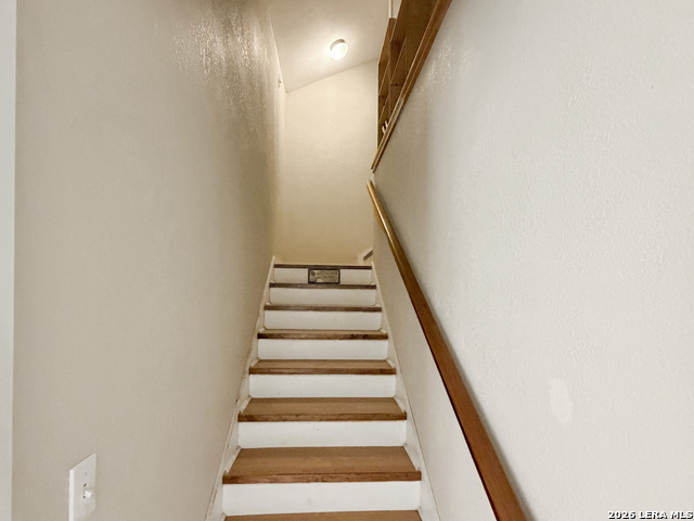 Image 30 of 39 For 462 Flatrock