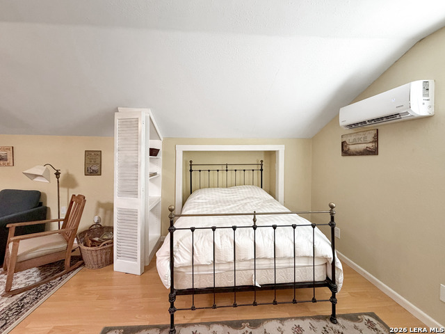 Image 31 of 39 For 462 Flatrock