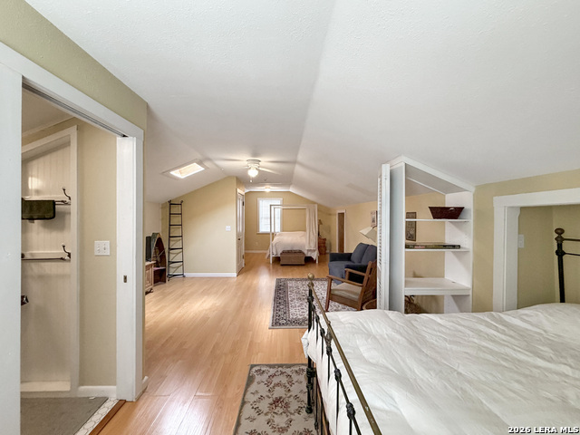 Image 32 of 39 For 462 Flatrock