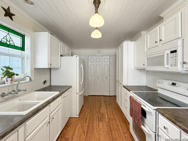 Image 8 of 39 For 462 Flatrock