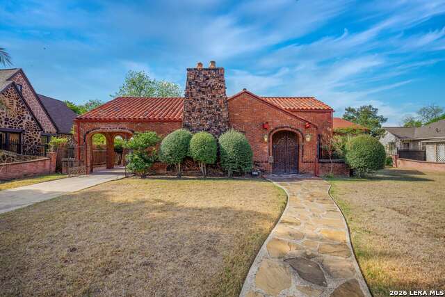 Details for 2150 Summit Ave W, San Antonio, TX 78201