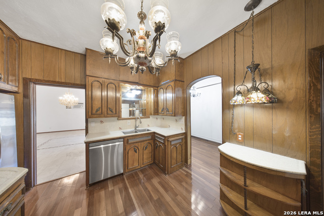 Image 10 of 28 For 2150 Summit Ave W