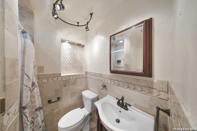 Image 15 of 28 For 2150 Summit Ave W