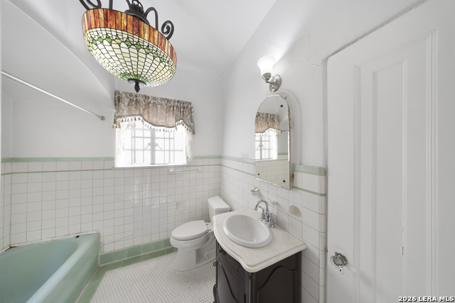 Image 18 of 28 For 2150 Summit Ave W