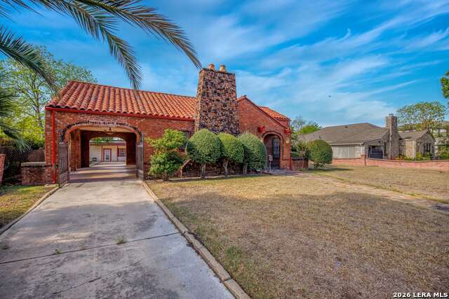 Image 2 of 28 For 2150 Summit Ave W