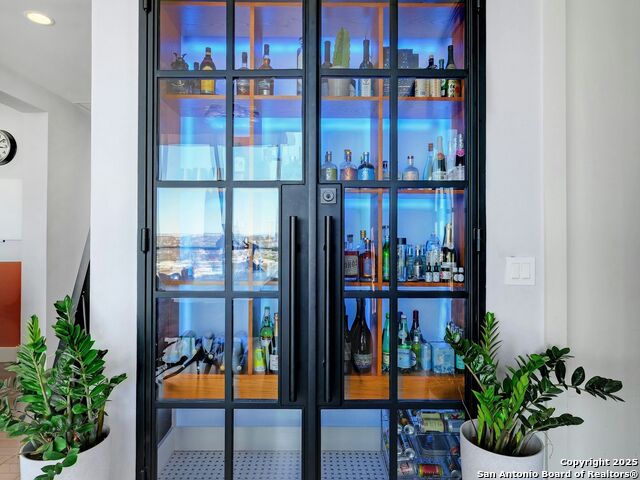 Image 10 of 39 For 610 Market St E 2816