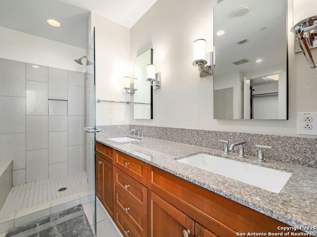 Image 19 of 39 For 610 Market St E 2816