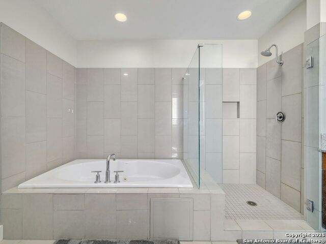 Image 20 of 39 For 610 Market St E 2816