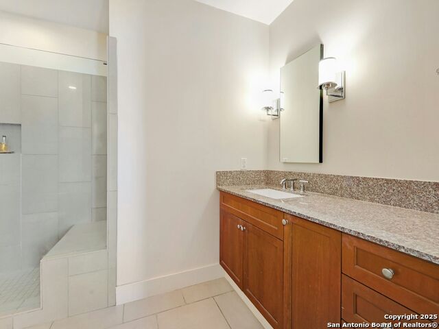 Image 22 of 39 For 610 Market St E 2816