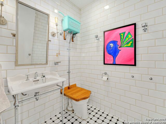 Image 23 of 39 For 610 Market St E 2816