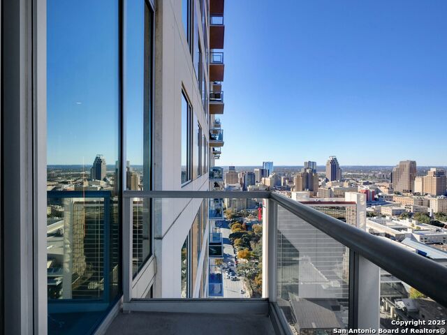 Image 24 of 39 For 610 Market St E 2816