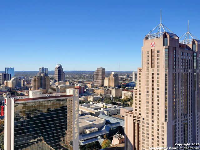 Image 25 of 39 For 610 Market St E 2816