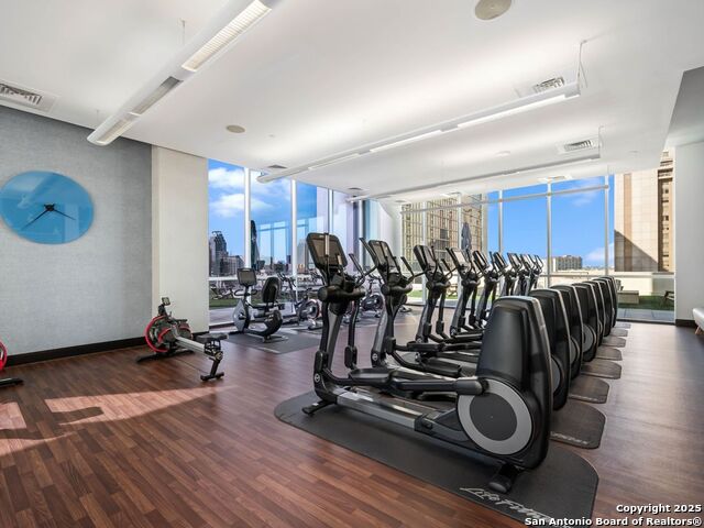 Image 29 of 39 For 610 Market St E 2816