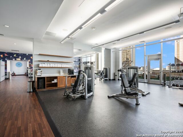 Image 30 of 39 For 610 Market St E 2816