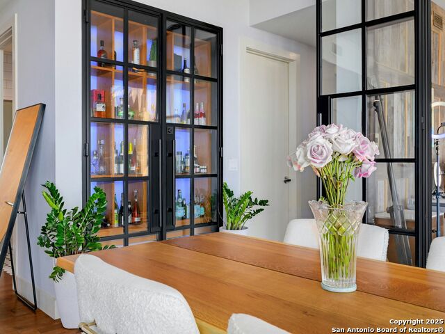 Image 9 of 39 For 610 Market St E 2816