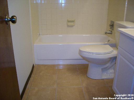 Image 16 of 17 For 8907 Timber Elm St