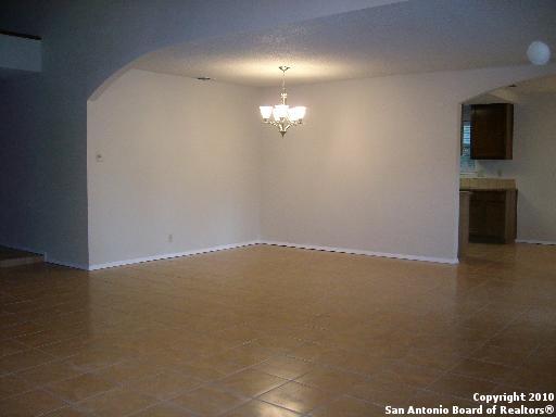 Image 5 of 17 For 8907 Timber Elm St