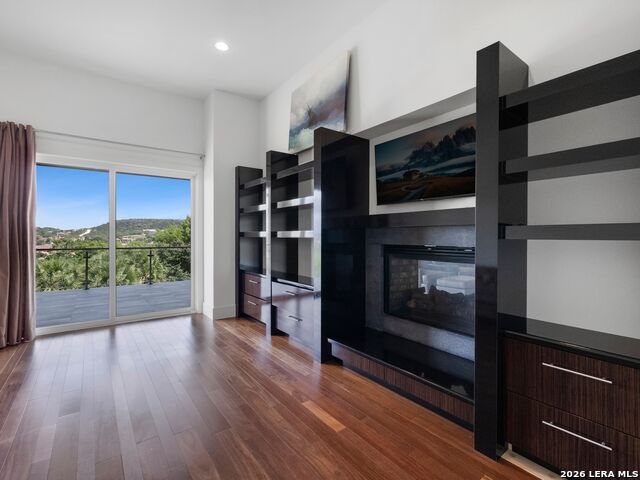 Image 27 of 54 For 11 Davenport Ln