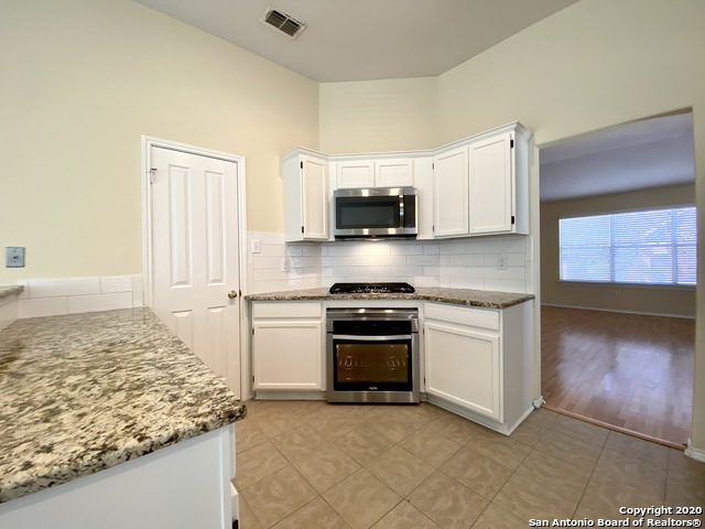 Image 10 of 31 For 6635 Shady Bend Dr