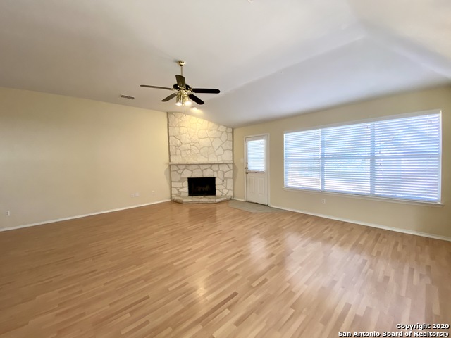 Image 4 of 31 For 6635 Shady Bend Dr