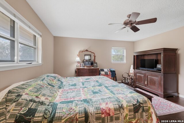 Image 18 of 24 For 414 Schryver St